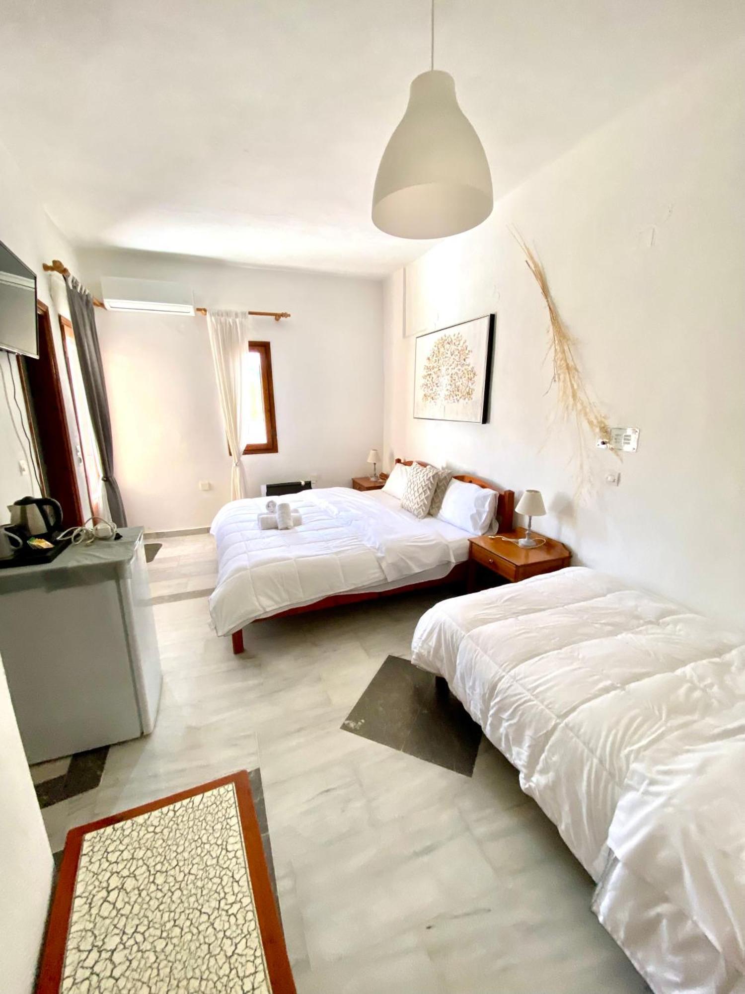 Costas Inn Spílion 外观 照片